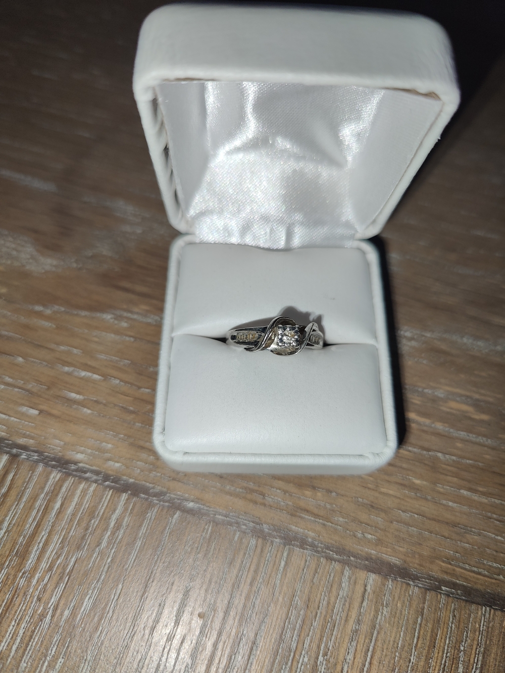 Twist Accent White Gold Diamond Ring - Unbranded